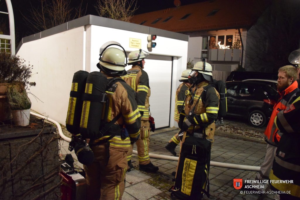 458 Brand B3 Keller am 26.12.2017 Freiwillige
