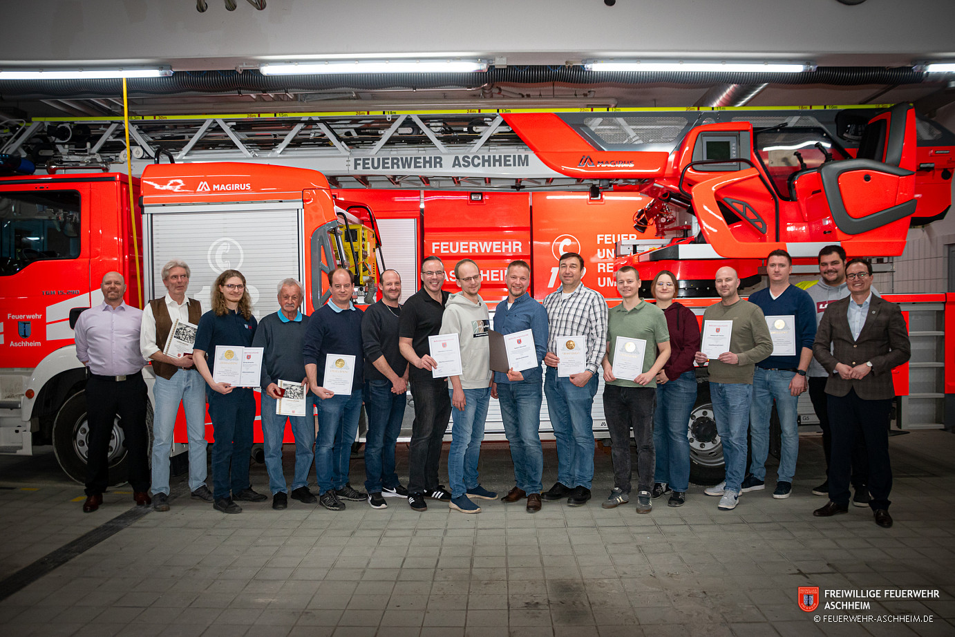 Technische Hilfe - THL 3 VU 1 oder 2 PKW, Person einkgeklemmt