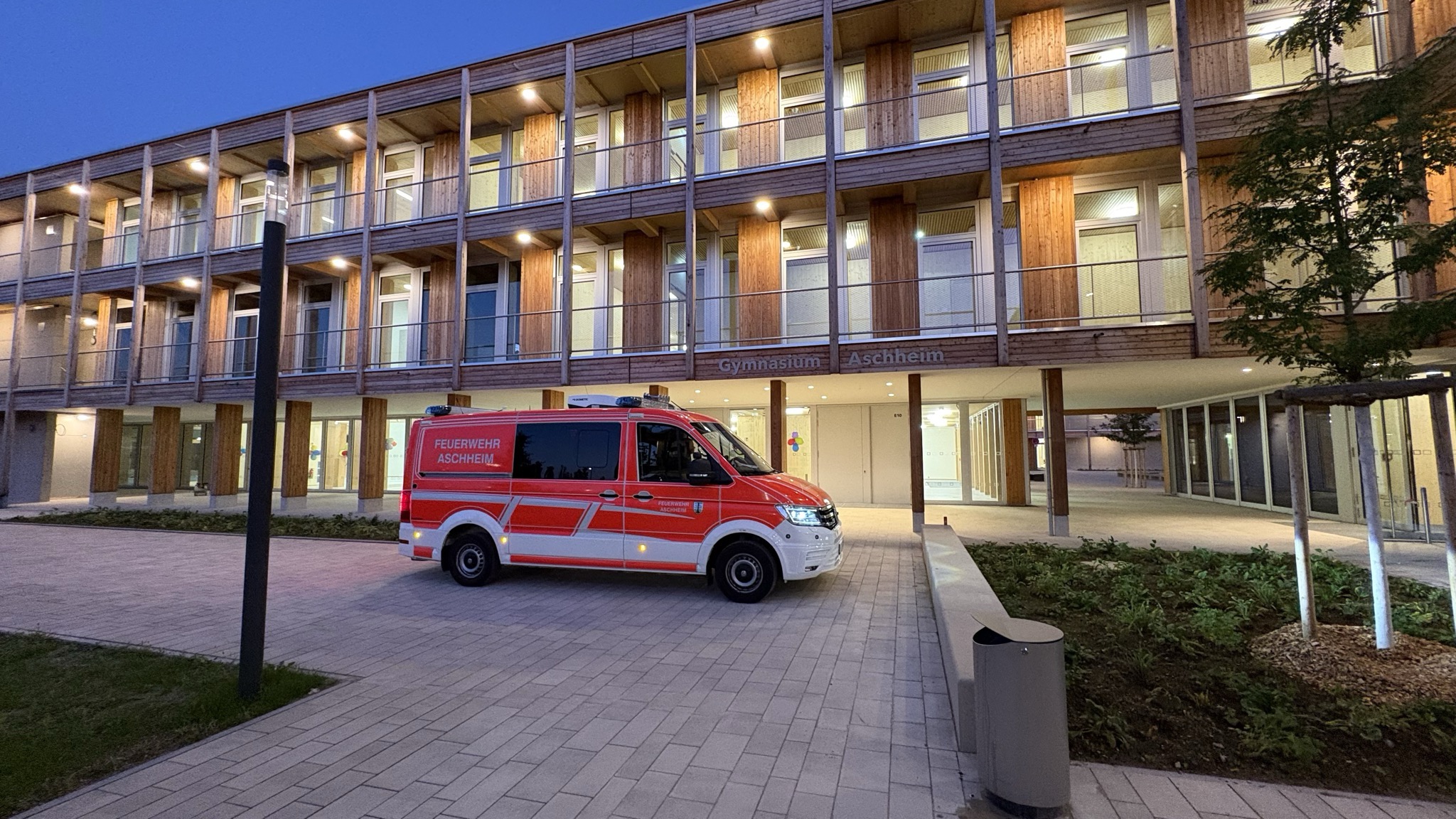 Technische Hilfe - THL P EINGESCHLOSSEN Rettung Wohnung öffnen akut